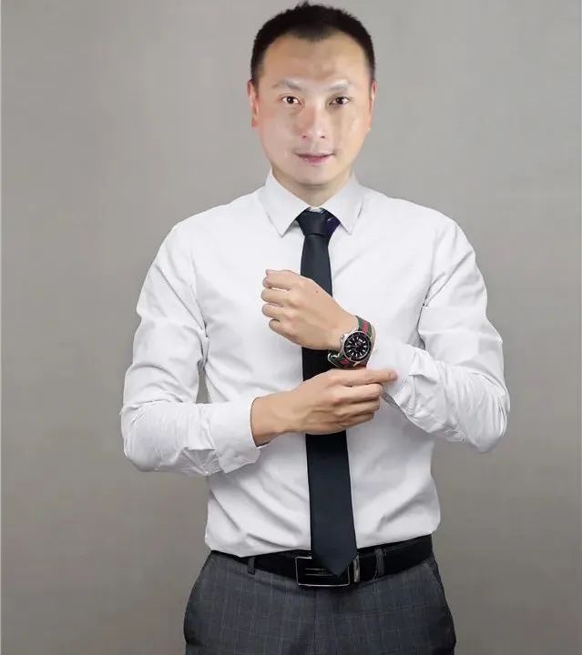 DƬ